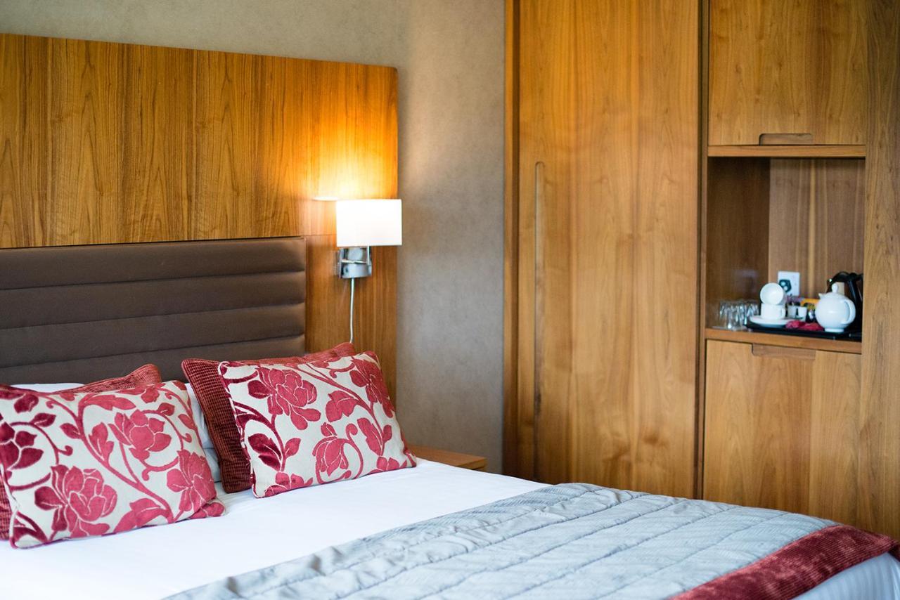 Lakeside Park Hotel & Spa Fishbourne  Exterior foto