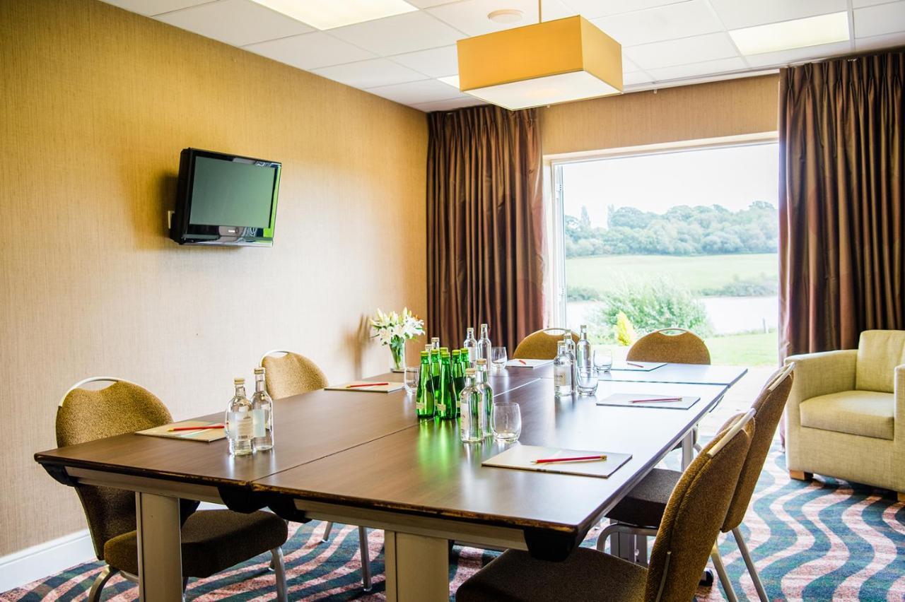 Lakeside Park Hotel & Spa Fishbourne  Exterior foto