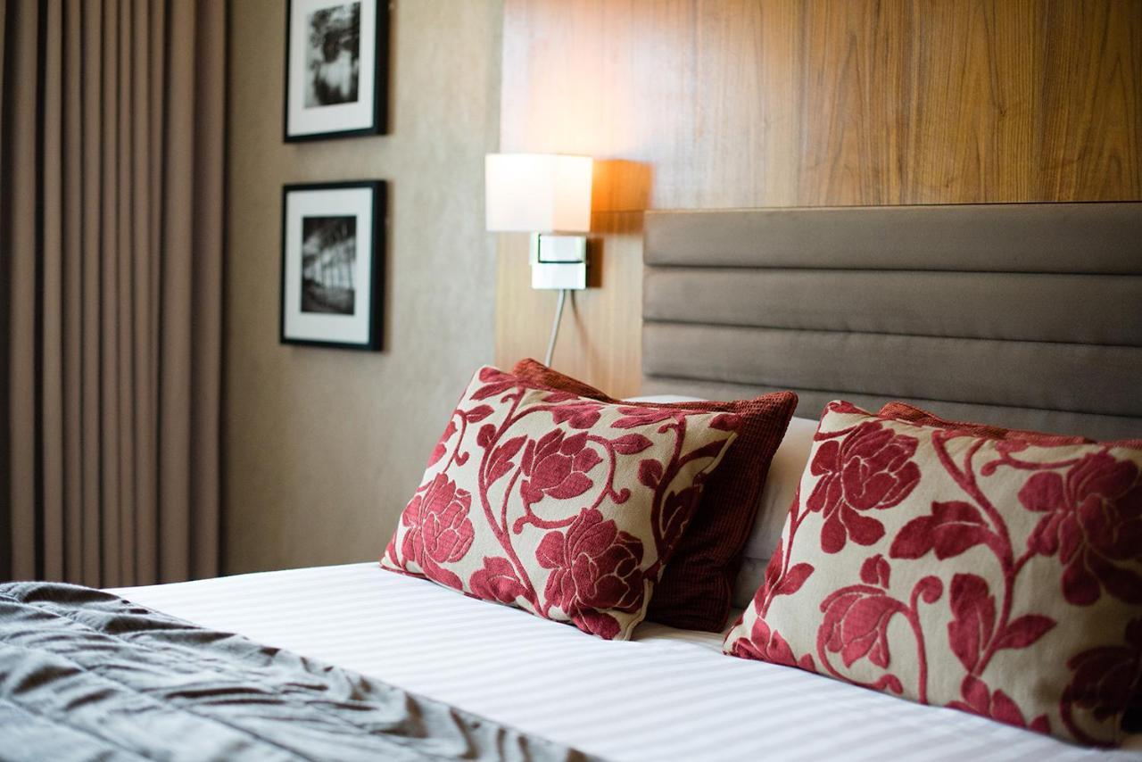 Lakeside Park Hotel & Spa Fishbourne  Exterior foto
