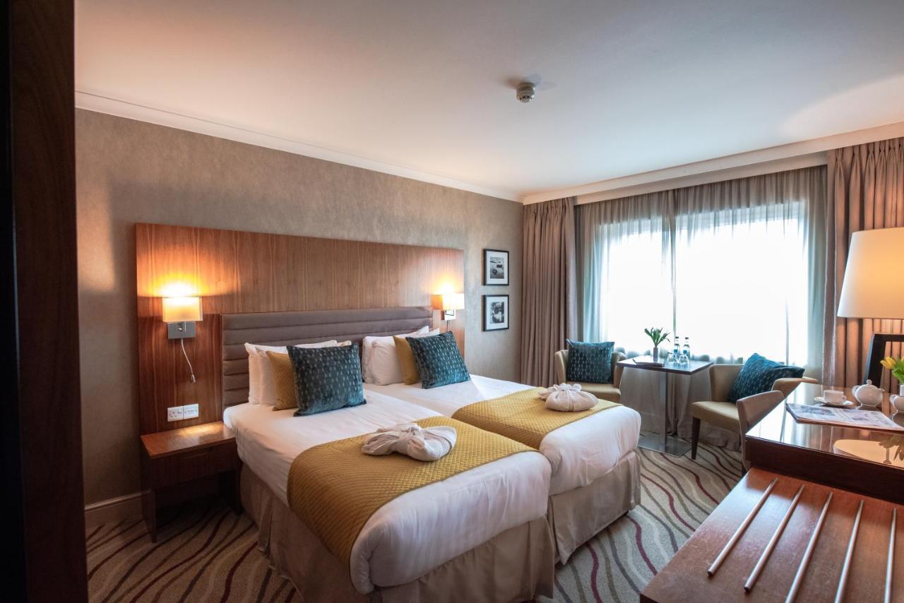 Lakeside Park Hotel & Spa Fishbourne  Exterior foto