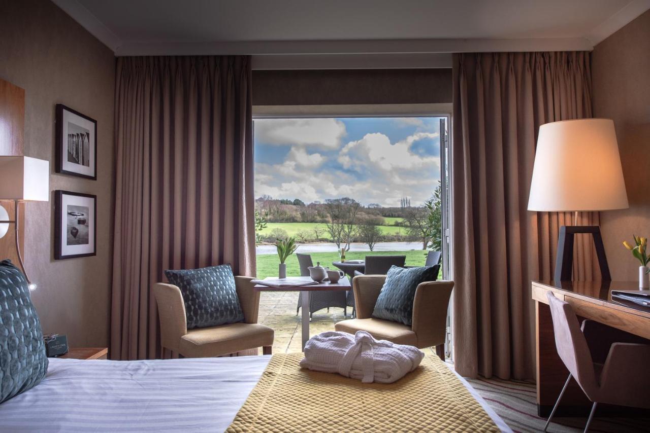 Lakeside Park Hotel & Spa Fishbourne  Exterior foto