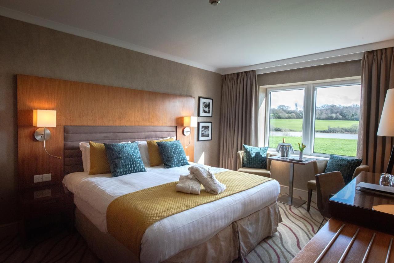 Lakeside Park Hotel & Spa Fishbourne  Exterior foto