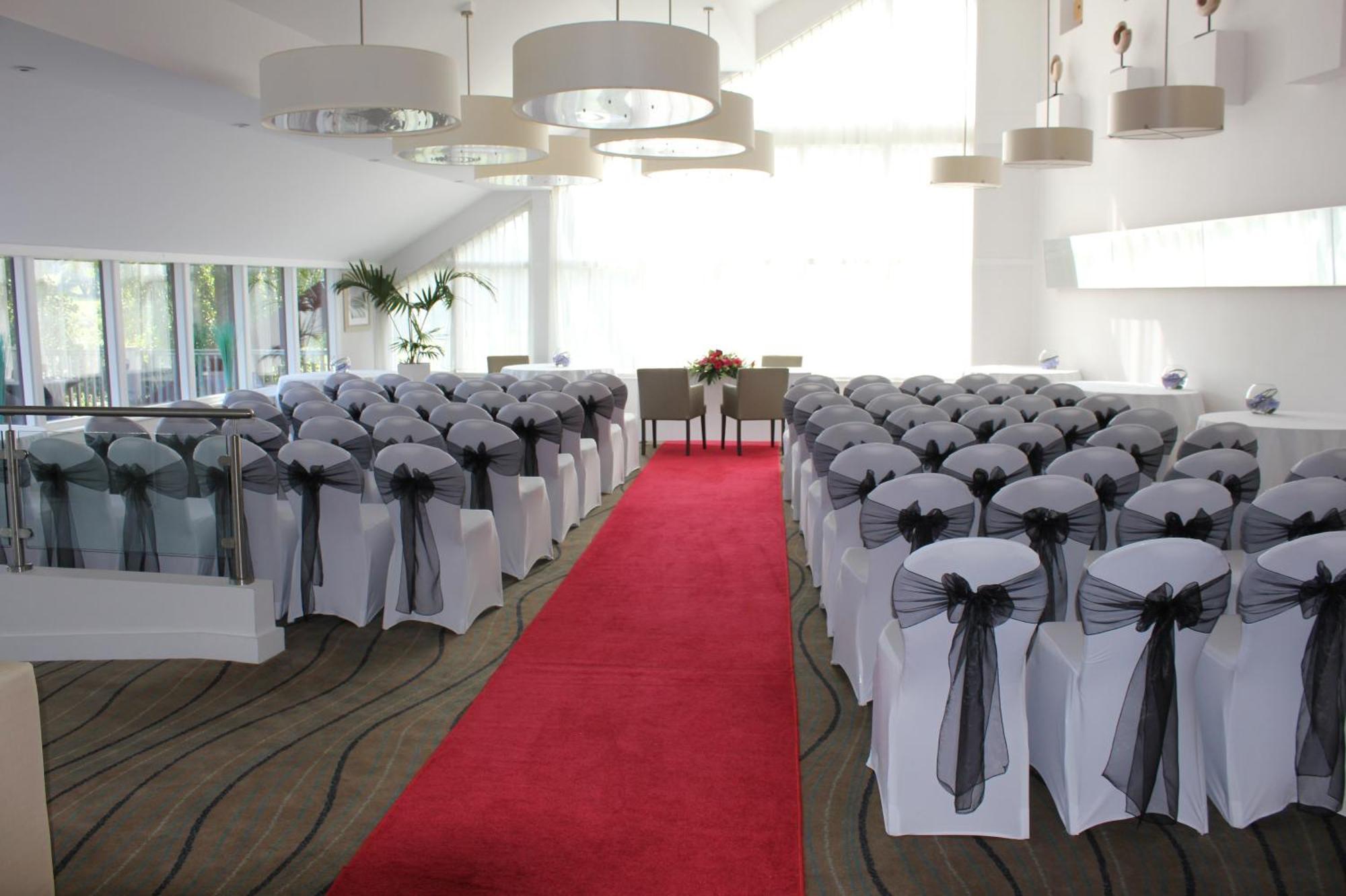 Lakeside Park Hotel & Spa Fishbourne  Exterior foto