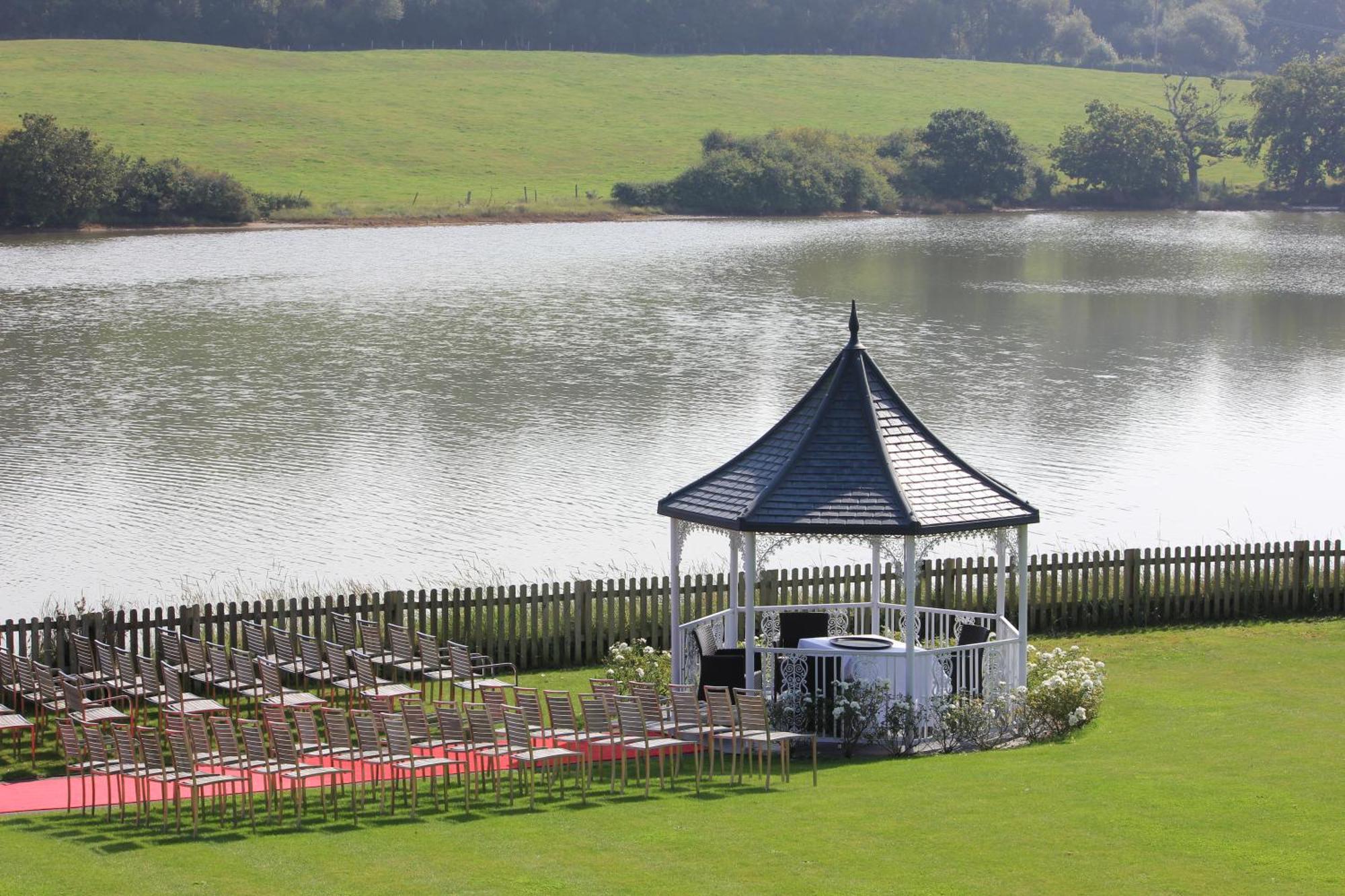 Lakeside Park Hotel & Spa Fishbourne  Exterior foto