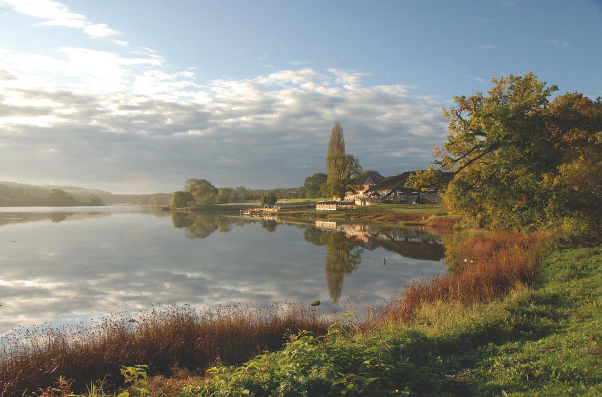 Lakeside Park Hotel & Spa Fishbourne  Exterior foto