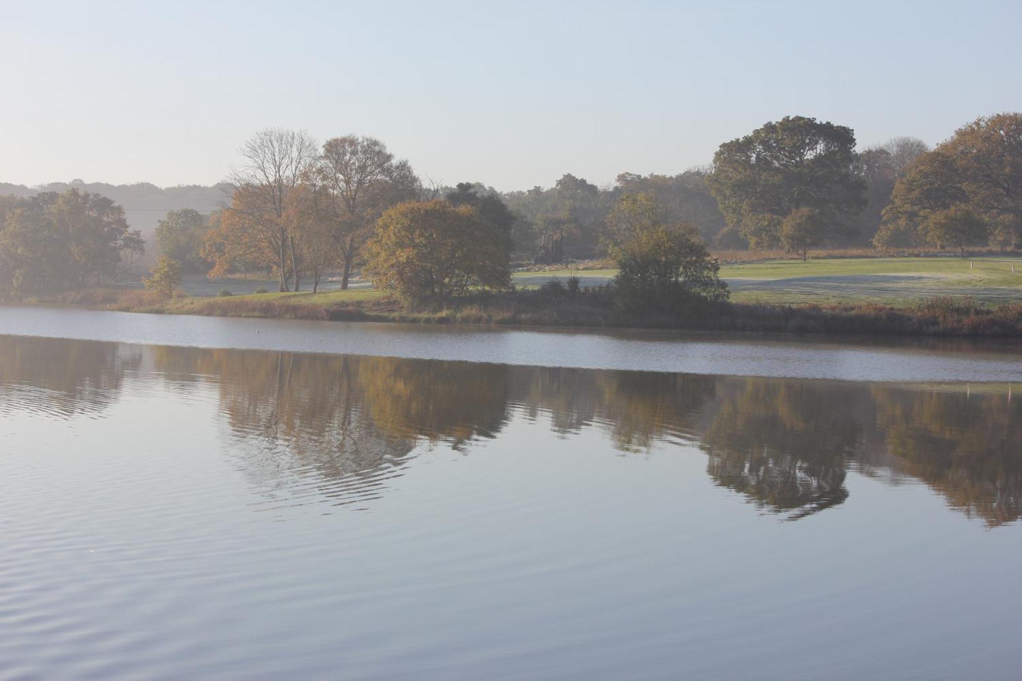 Lakeside Park Hotel & Spa Fishbourne  Exterior foto