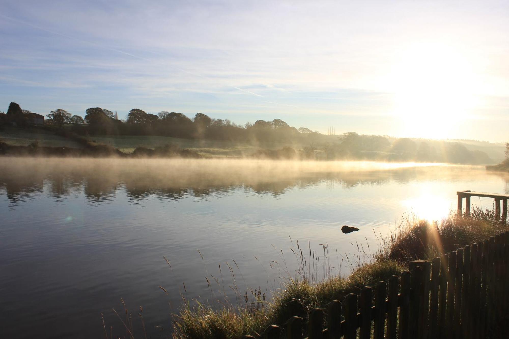 Lakeside Park Hotel & Spa Fishbourne  Exterior foto