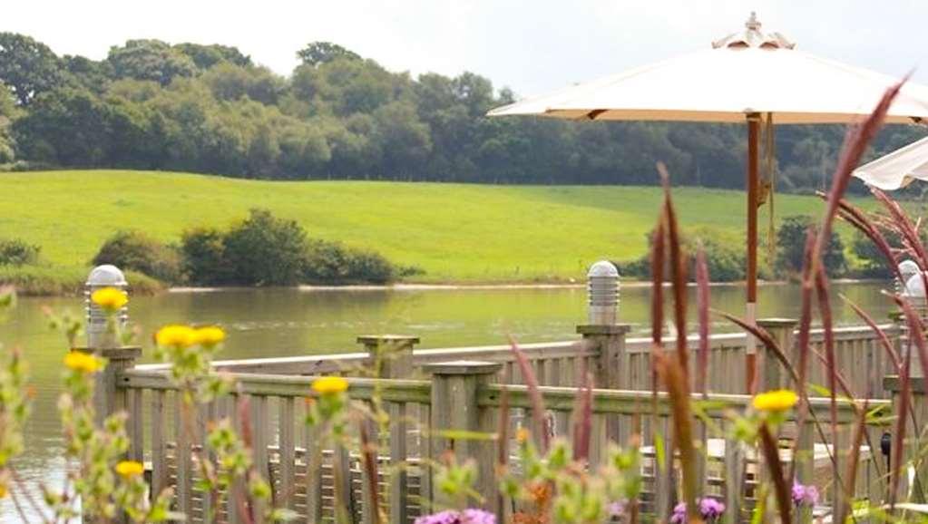 Lakeside Park Hotel & Spa Fishbourne  Exterior foto